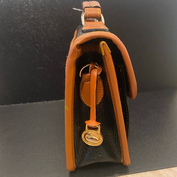 Vintage Dooney & Burke All - Weather Leather Black & Tan Pebbled Crossbody Bag - Picture 10 of 17